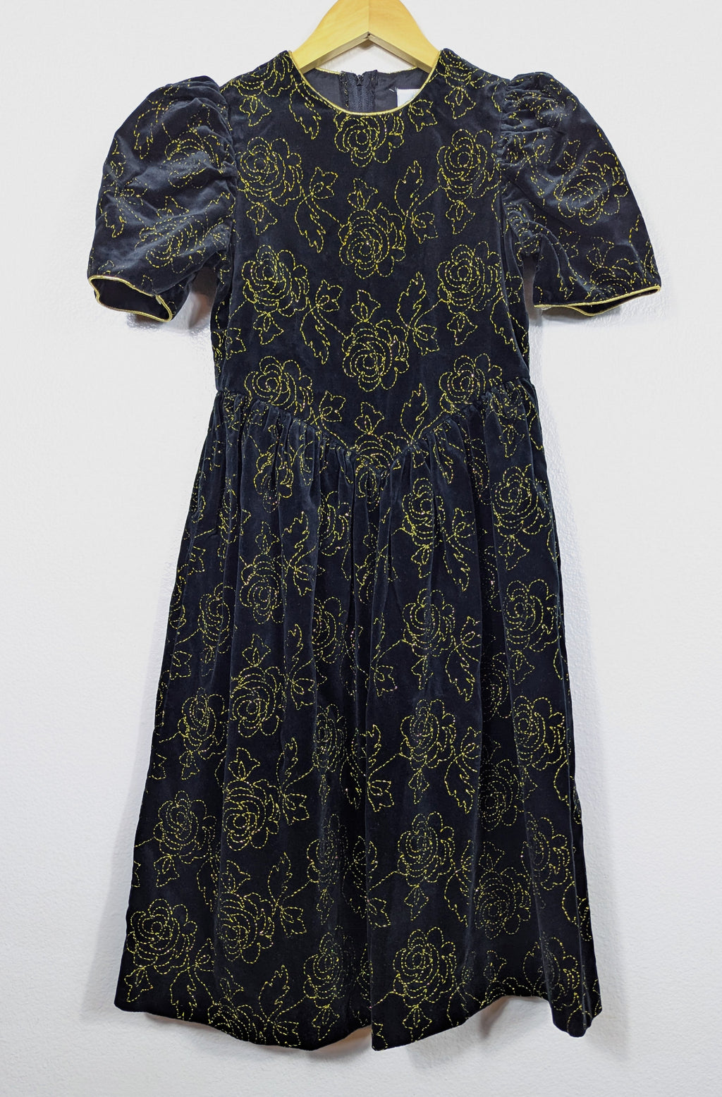 Vtg Black Velvet Roses Holiday Dress size 8