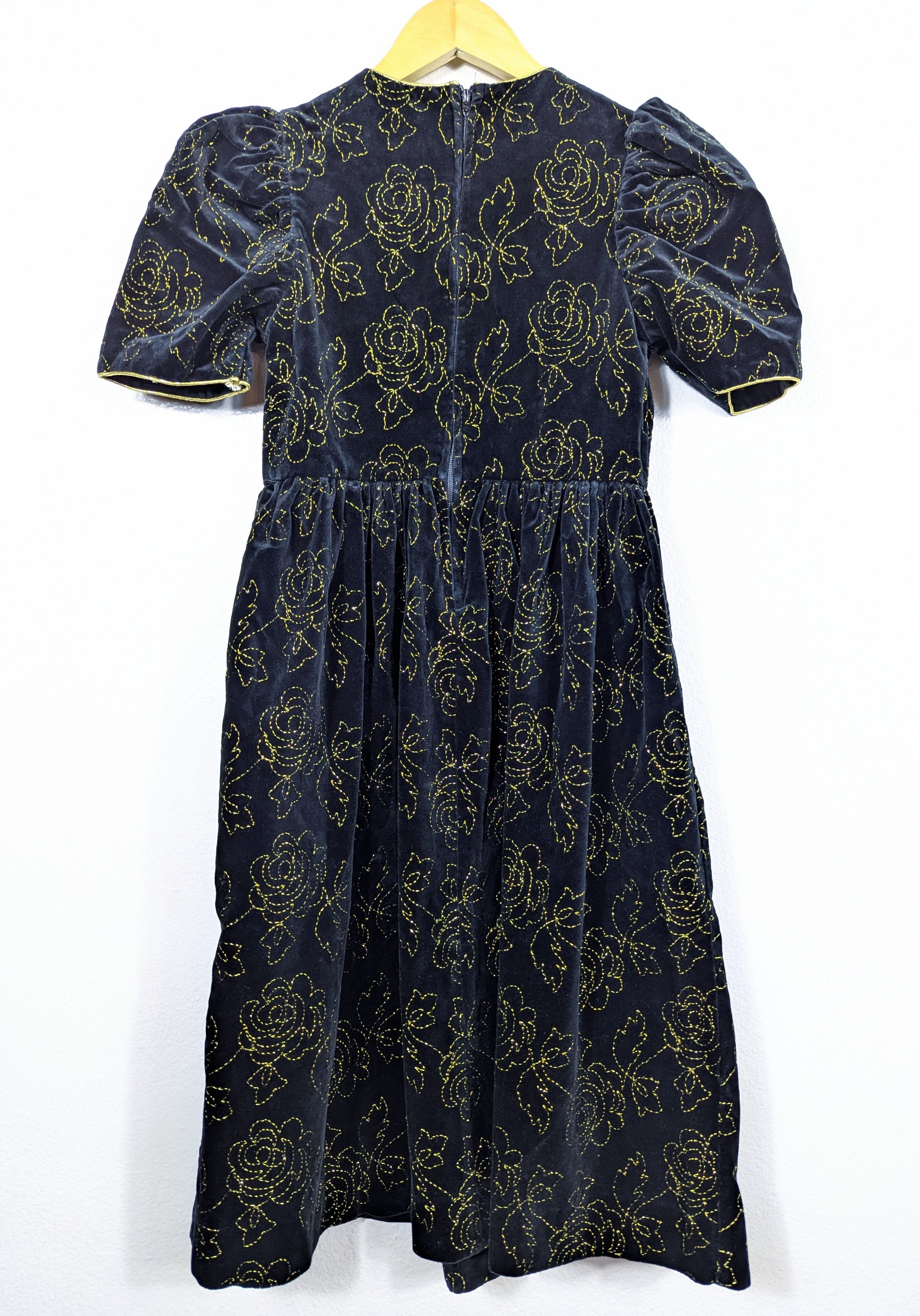 Vtg Black Velvet Roses Holiday Dress size 8